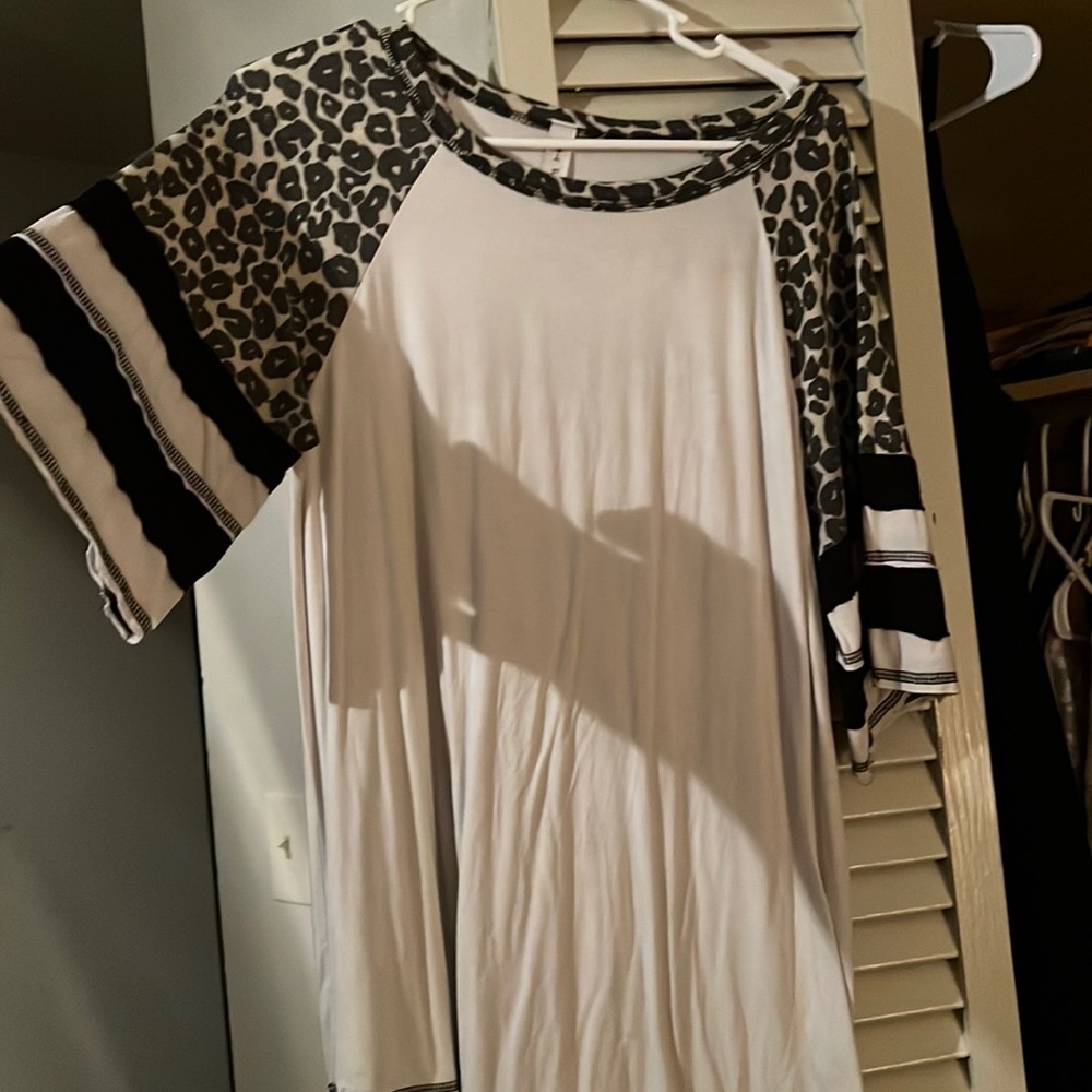 Size large boutique shirt. White with leopard print